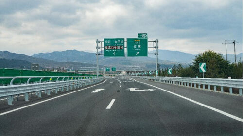 Dernières nouvelles de l'entreprise Maladie des fissures sur les trottoirs des autoroutes: système d'inspection et d'identification automatique par MYUAV DRONE