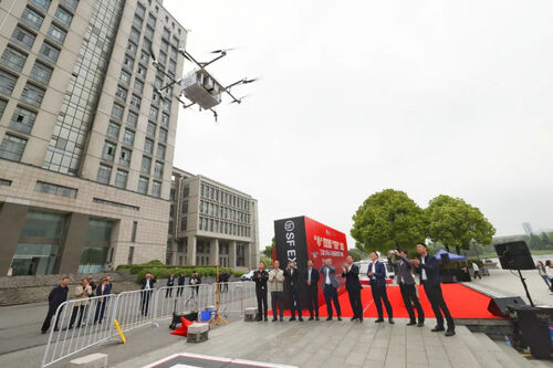 Dernières nouvelles de l'entreprise Nous sommes ici pour construire la première université de démonstration de livraison de drones.