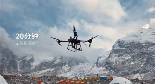 Dernières nouvelles de l'entreprise Un drone civil chinois a achevé le premier transport de matériaux au monde vers le mont Qomolangma à une altitude de 6000 mètres.