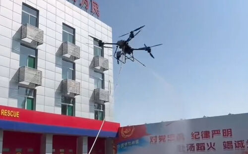 Dernières nouvelles de l'entreprise Le drone de lutte contre les incendies MYUAV FC30T est équipé d'un drone de lutte contre les incendies de type FC30Dji.