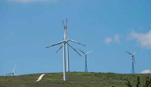 Dernières nouvelles de l'entreprise FC30X Drone attaché, solution de nettoyage de l'énergie éolienne
