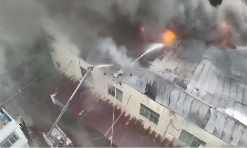 Dernières nouvelles de l'entreprise Arme de lutte contre les incendies pour les immeubles de grande hauteur: MYUAV FC30X drone de lutte contre les incendies double attaché