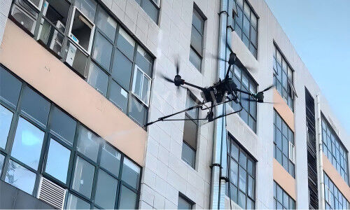 Dernières nouvelles de l'entreprise MYUAV FC Drone de nettoyage aérien double attaché: la star stable des opérations de lavage de bâtiments