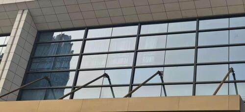 Dernières nouvelles de l'entreprise MYUAV UAV de nettoyage à haute altitude, Chengdu opération normalisée pour pratiquer le nettoyage vert