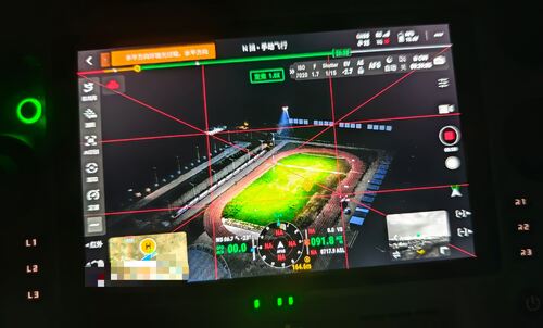 Dernières nouvelles de l'entreprise Drone d'éclairage attaché au MYUAV: remodeler le repère lumineux pour les opérations de nuit