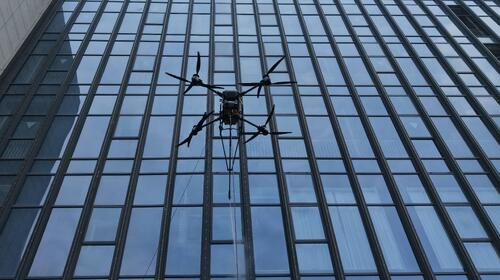 Dernières nouvelles de l'entreprise L'innovation technologique au service du nettoyage : nettoyage standardisé du gymnase de Jiaxing par le drone à double attache d'altitude MYUAV