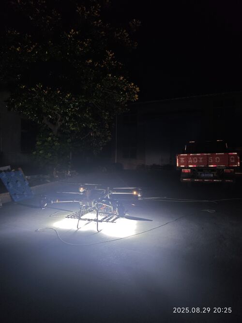 Dernières nouvelles de l'entreprise Le nouveau phare de Shenzhen dans le ciel: le drone d'éclairage attaché au MYUAV aide à la réponse urbaine aux urgences