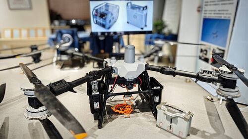 Dernières nouvelles de l'entreprise Des flammes sans peur: décoder l'ADN de sécurité des DJI MYUAV FC100 Drone de lutte contre les incendies à double ancrage