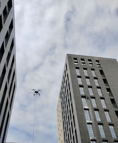 Dernières nouvelles de l'entreprise Opération double drone MYUAV : Combinaison haute-basse redéfinissant le nettoyage aérien