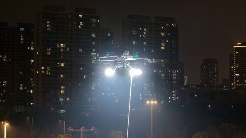 Dernières nouvelles de l'entreprise Le drone d'éclairage filaire MYUAV M400S redéfinit le cinéma de nuit.